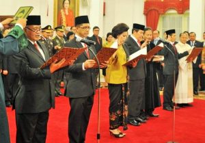 Pimpinan KPK mengambil sumpah jabatan saat pelantikan di Istana Negara, Jakarta (21/12)/Foto via Merdeka