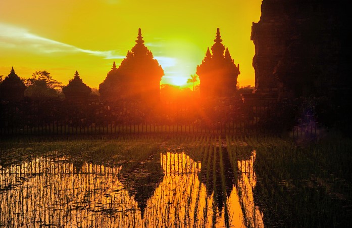 Menikmati Senja di Candi Plaosan di Bulan Puasa