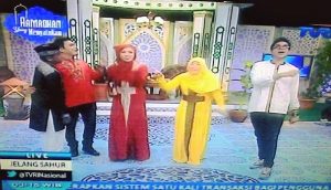 Host TVRI Gunakan Baju Mirip Lambang Salib Saat Acara Ramadhan
