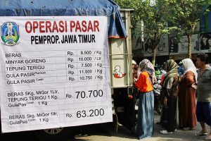 Operasi pasar/Foto via Antara/Umarul Faruq
