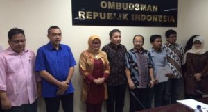 Bupati Tangerang Ahmed Zaki Iskandar (Baju biru dari kiri )/Foto: Rere Ardiansah/Nusnataranews