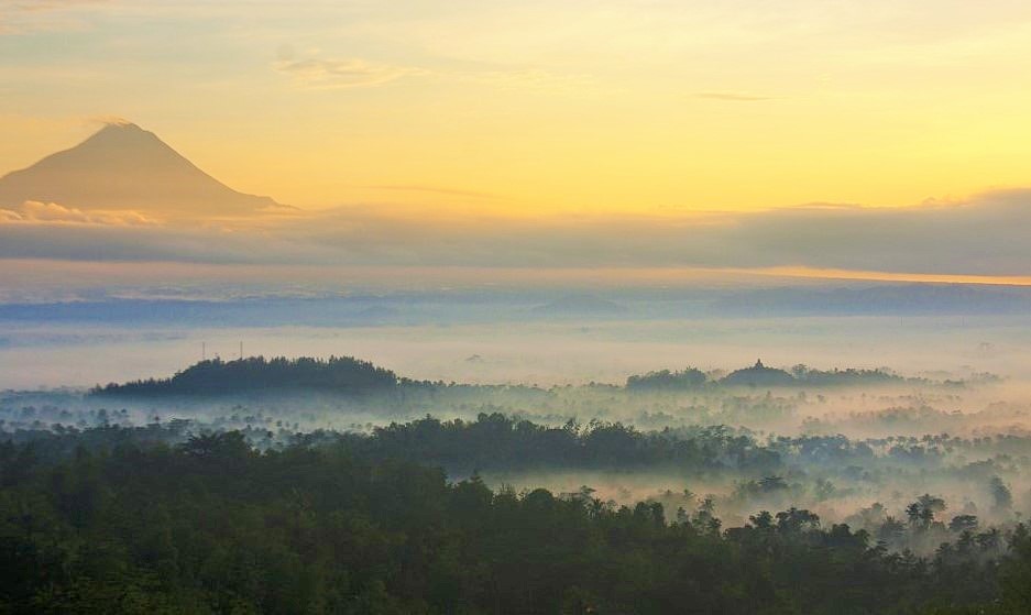 Megahnya Gunung Merapi-Merbabu dan Candi Borobudur nampak dari Bukit Punthuk Situmbu/Foto Nusantaranews via jalananjogja