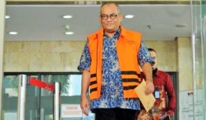 Pengusaha Yogan Askan (YA) memakai rompi orange/Foto Nusantaranews via liputan6
