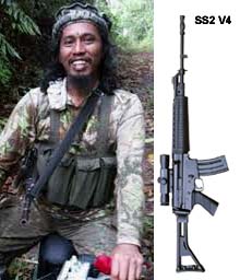 Santoso dengan senjata SS2 V4/Ilustrasi Nusnataranews