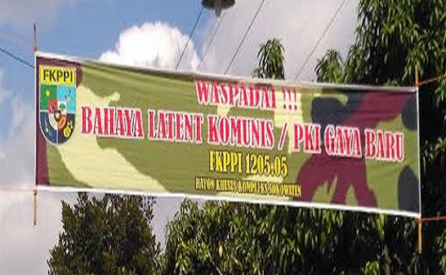 Spanduk peringatan bahaya laten komunis/PKI gaya baru FKPPI 1205.05 Rayon Khusus Kompleks Sokowaten Yogyakarta. (Foto: Nusantaranews/Eriec Dieda)