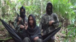 Santoso alias Abu Wardah (tengah), pemimpin kelompok Mujahidin Indonesia Timur/Foto: Screenshot Youtube/IST