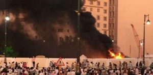 Api dan asap hitam di lokasi kejadian di dekat Masjid Nabawi Seperti dalam rekaman Video yang dipulikasikan al-Jazirah/Foto via Reuters