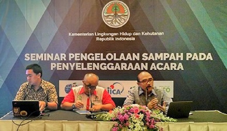 Direktur Pengelolaan Sampah KLHK, R Sudirman (paling kanan) dalam acara seminar pengelolaan sampah pada penyelenggaraan acara, Jakarta, Kamis (09/06)/Foto via greeners