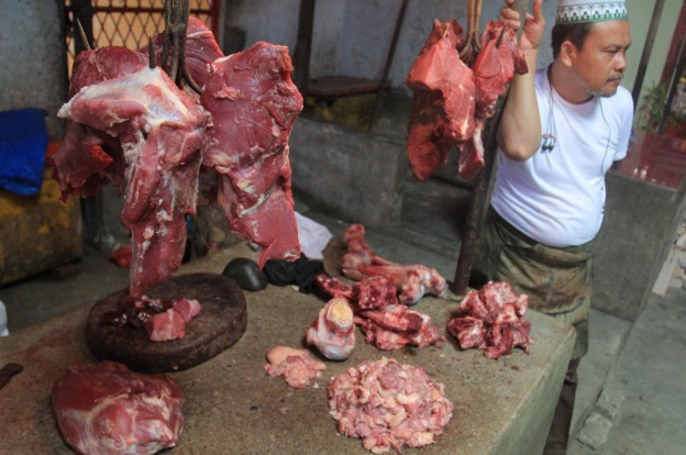 Rudi pedagang daging pasar PD Jaya Cempaka Putih/Foto Andika/Nusantaranews