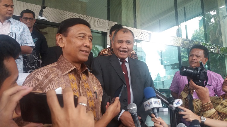 Menteri Koordinator bidang Politik, Hukum dan Keamanan (Menkopolhukam) Wiranto bersama Ketua KPK Agus Rahardjo. (Foto: Dok. NusantaraNews)