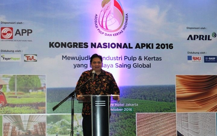 Menteri Perindustrian Airlangga Hartarto di acara Kongres Asosiasi Pulp dan Kertas Indonesia (APKI) 2016 di Jakarta, Rabu (19/10)/Foto Andika/Nusantaranews