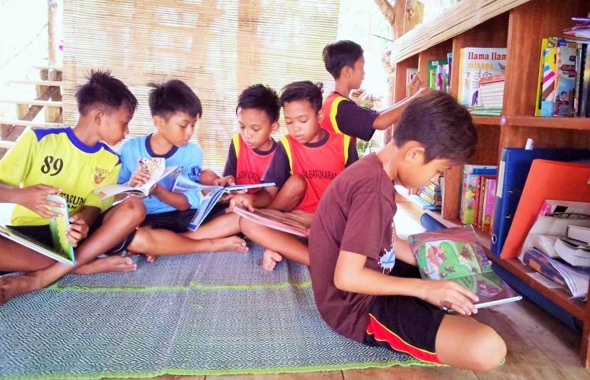 Perpustakaan Desa Muara Gadingmas Ramai Dikunjungi Anak Nelayan/Foto: dok. kemendagri