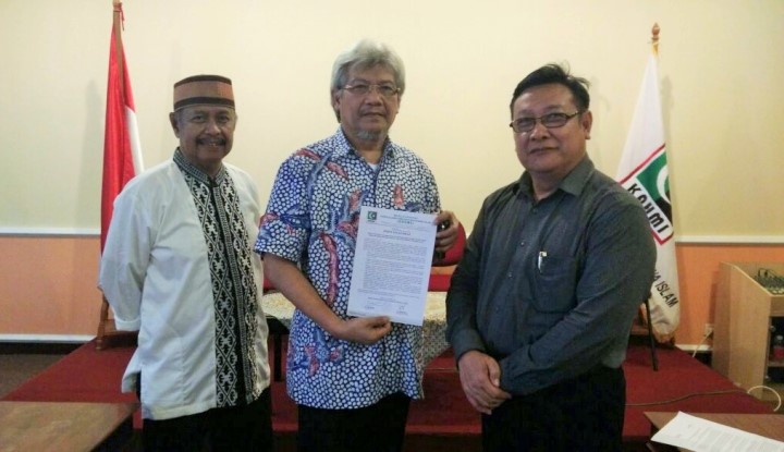 Presidium Kahmi MS Kaban tunjukkan Surat Pernyataan Sikap Mengecam Ahok/Foto: wartaekonomi.co.id