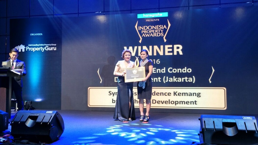 Teresia Prahesti saat menerima penghargaan dalam ajang Indonesia Property Award 2016 di Fairmont, Jakarta, 13 Oktober 2016/Foto: Dok. Synthesis Development