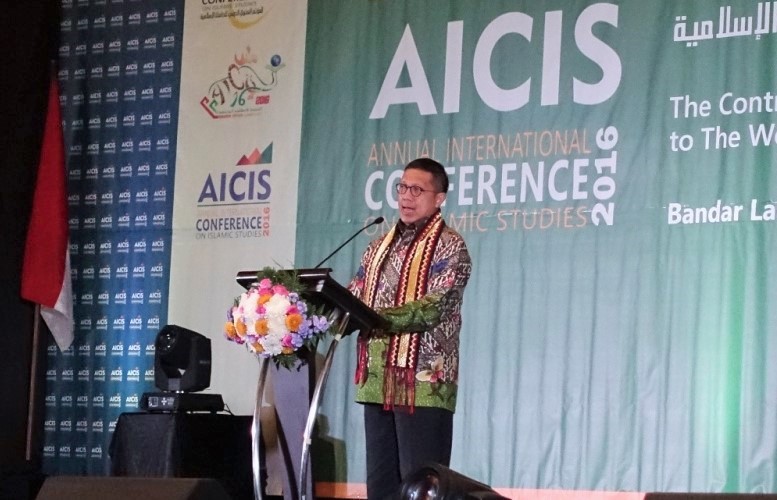 Menag Lukman Hakim Saifuddin menyampaikan sambutan sekaligus membuka resmi AICIS 2016 di Lampung/Foto: dok kemenag/dodo