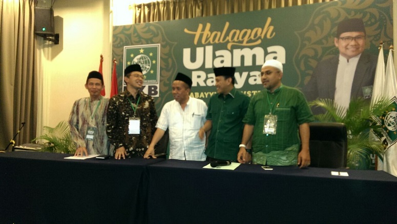 Ketua OC Halaqoh Ulama Rakyat Abdul Kadir Karding (dua dari kanan)/Foto Hatiem / NUSANTARAnews
