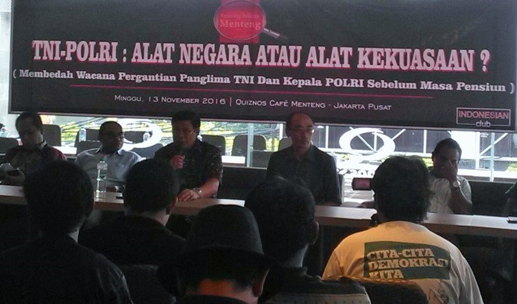 Wakil Ketua Komisi III DPR RI Benny K Harman (Paling Kiri) saat Menjadi salah satu pembicara/Foto Sule/ Nusantaranews