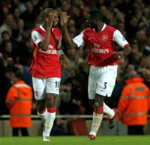 Kolo Toure dan William Gallas saat masih berseragam Arsenal. Foto via Dailymail