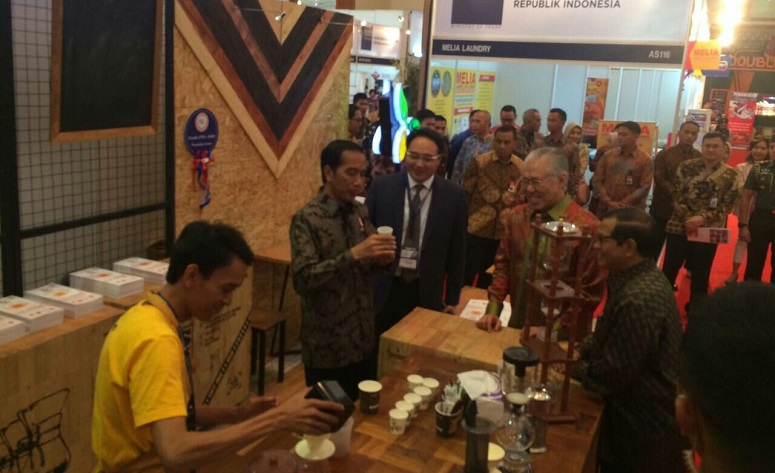 Presiden Joko Widodo di sela-sela pembukaan pameran World Franchise Summit Indonesia 2016, JCC, 25 November 2016/Foto Andika / Nusantaranews