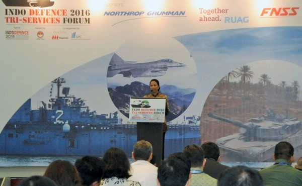 Menteri BUMN Rini Soemarno saat menjadi pembicara utama dalam Seminar Internasional Industri Pertahanan dalam "Indo Defence 2016 Expo & Forum", Kamis (3/11)/Foto: Dok. Humas Kemhan