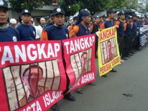 Demo di luar Sidang Pertama Ahok, Selasa (13/12)/Foto Fadilah/NUSANTARAnews