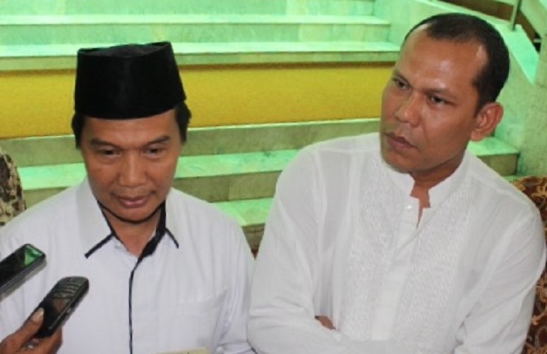 Sekjen Alwashliyah, Mashyuril Khamis(kiri) bersama Affan Rangkuti(kanan) saat memberikan keterangan pers soal calon anggota BPKH di Masjid Sunda Kelapa, Jakarta, 27 Desember 2016. Andika/Nusantaranews