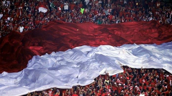 Lautan suporter Indonesia saat dukung timnas di piala AFF. Foto via @indonesia_xii