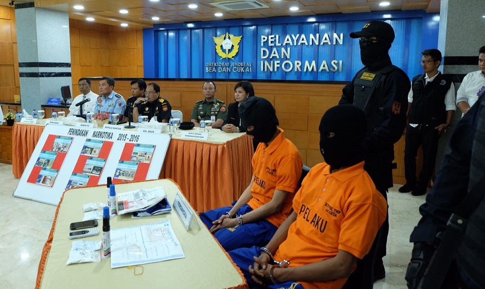 Pelaku penyelundup kokain dalam spidol. Foto dok. Kantor Bea Cukai Jakarta
