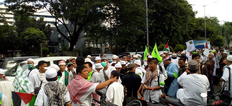 Peserta massa aksi 212 berkumpul di Jl. Senen. Foto Romandhon/Nusantaranews
