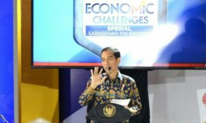 Presiden Jokowi dalam Sarasehan 100 Ekonom Indonesia di Hotel Fairmont. Foto Andika/Nusantaranews