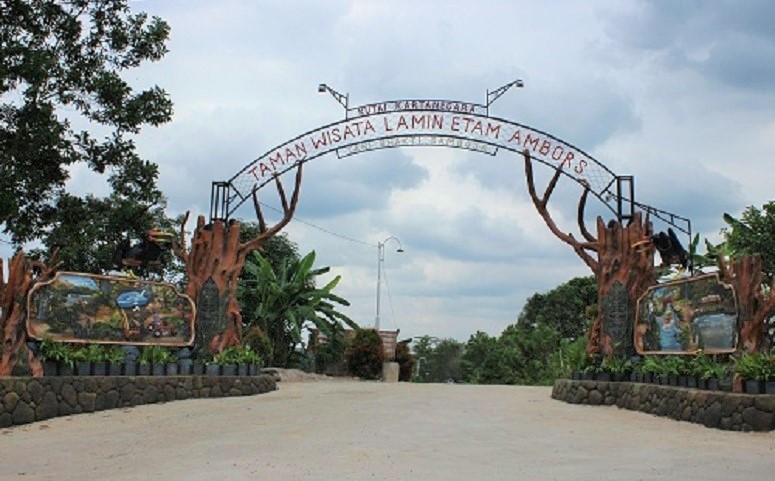 Obyek wisata “Lamin Etam Ambors” ialah wahan Outbound dan Pemancingan yang terletak di desa Tani bhakti Km 28, Samboja , Kutai Kartanegara/Foto: Dok. visitingkutaikartanegara.com