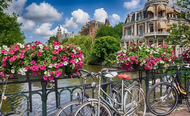 ketika kamu di Amsterdam, naiklah sepeda/Foto: Traveling Precils