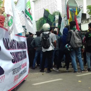 Massa Aksi I21 Sudah Mulai Berdatangan Penuhi Gedung DPRD Sumut