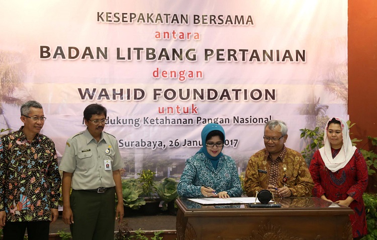 kesepakatan bersama antara ketua tim penggerak pkk prov jatim dan kepala dinas pertanian. Foto Tri wahyudi/Nusantaranews