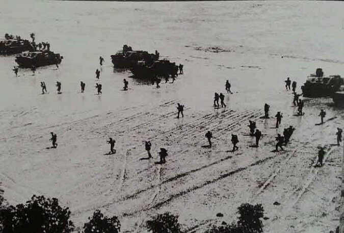 Pendaratan KKO AL di Pantai Indramayu tahun 1953/Foto: Dok. indomiliter