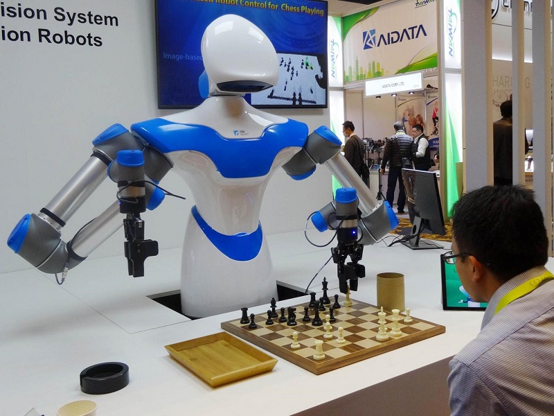 Robot Chess bermain Catur dengan Manusia. Foto IST