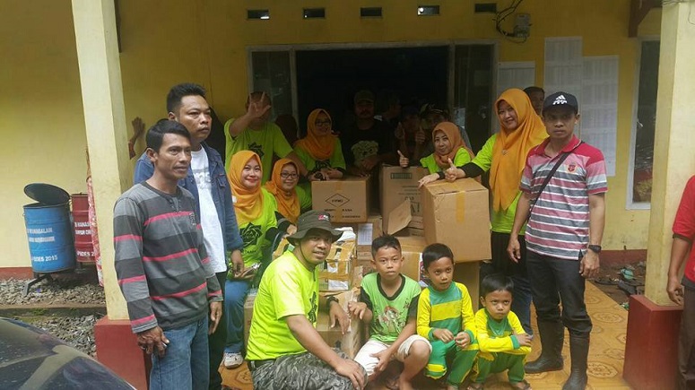 IKA UINSA dan Komunitas Otomotif Bantu Korban Banjir Banten/Foto Isna (IKA UINSA)