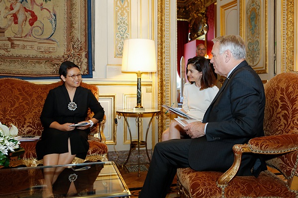 Menteri Luar Negeri Perancis Jean-Marc Ayrault saat menerima Menteri Luar Negeri Indonesia Retno Marsudi di Quai d’Orsay, 6 Juli 2016/Foto: Dok. ambafrance-id.org