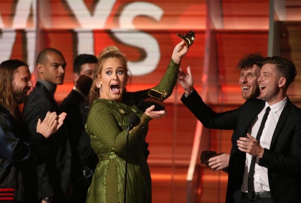 Adele Keluar Dengan Gelar "Song of the Year" di Grammy Awards ke-59/Foto: Dok. The Sun