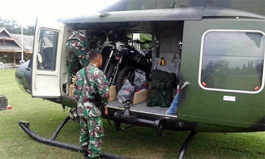 Bantuan Kendaraan Taktis kendaraan motor dengan menggunakan Helikopter Heli Bell 412 guna menunjang operasi Tinombala. Foto Penrem 132 Tadulako