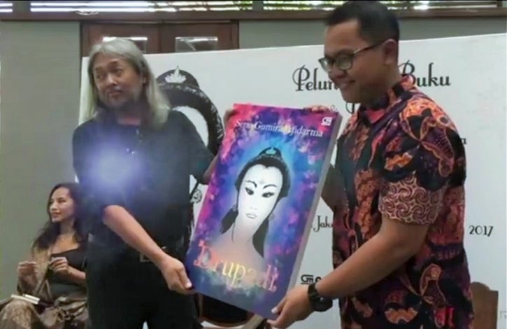 Seno Gumira Ajidarma pada acara peluncuran buku terbarunya berjudul "Drupadi" di Jakarta, Rabu (8/2/2017)/Foto Crop via Youtube