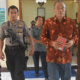 Bambang Tri Dalam Kawalan Saat Sidang Perdana Mengenakan Batik/Foto Dok. Radar Kudus/Nusantaranews