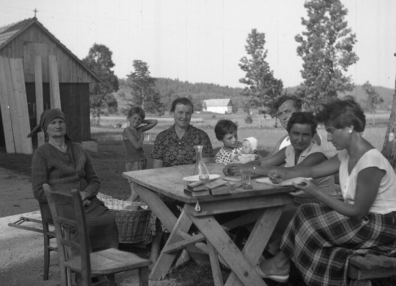 Etnografi pri delu, Zadlog 1959/Foto wikimedia/Nusantaranews