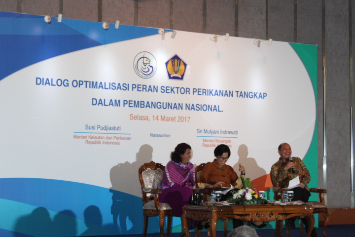 Menteri Susi Pudjiastuti dan Menteri Sri Mulyani/Foto Andika/Nusantaranews