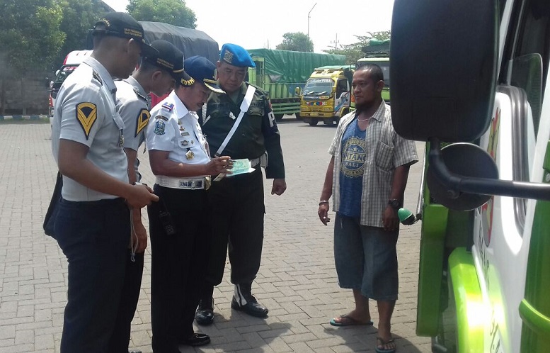 Operasi gabungan oleh petugas di pasuruan/Foto Dok. Pribadi/Nusantaranews