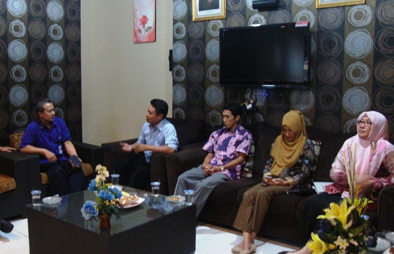 Rektor UMK Dr. Suparnyo saat menerima kunjungan Komisioner KPU Kudus/Foto Dok. Pribadi/Nusantaranews