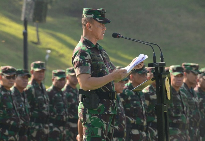 Kasad, Jenderal TNI Mulyono, saat membuka Apel Dansat dan Rabiniscab TNI AD TA 2017/Foto: Dok. Dispenad