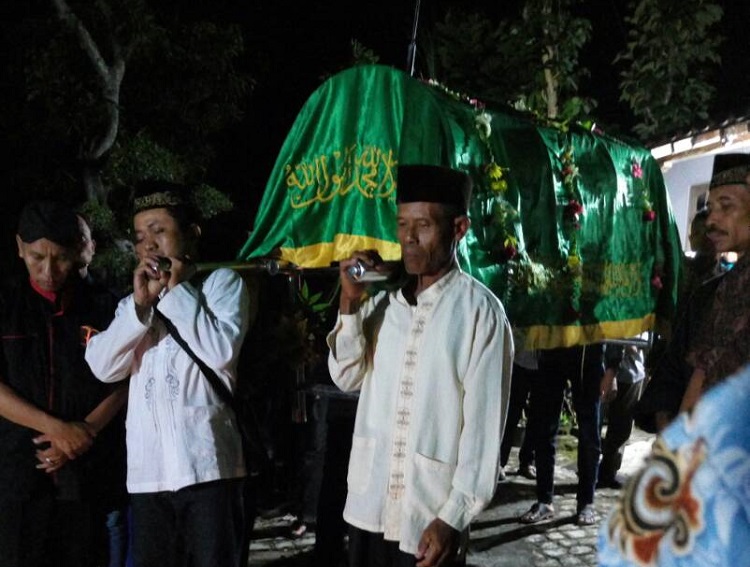 Jenazah Udin di berangkatkan menuju pemakaman/Foto Nurcholis/Nusantaranews