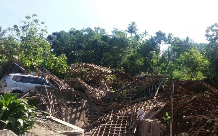 Kerusakan diakibatkan tanah longsor di Ponorogo/Foto Tri Wahyudi/Nusantaranews