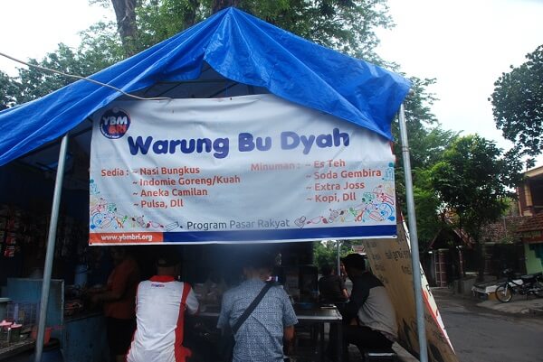 Warung Ibu Dyah yang terletak di jalan Ngangel Jaya Selatan, Surabaya. Foto Semangan Berindonesia